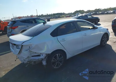 2022 Kia Forte Lxs z USA, uszkodzony, nr VIN 3KPF24AD5NE460556